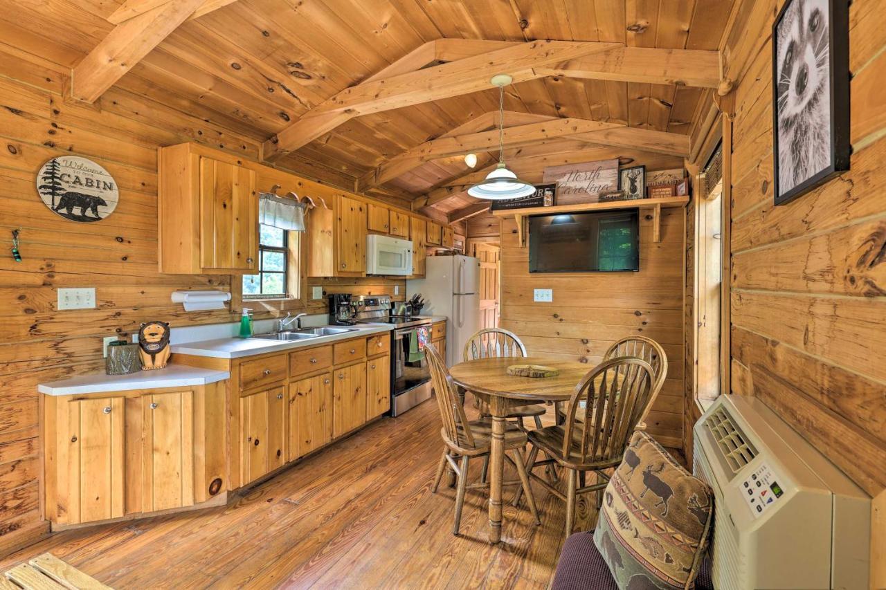 Quaint Log Cabin With Views Near West Jefferson Warrensville المظهر الخارجي الصورة