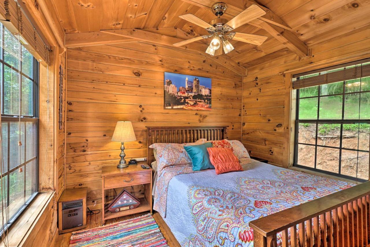 Quaint Log Cabin With Views Near West Jefferson Warrensville المظهر الخارجي الصورة